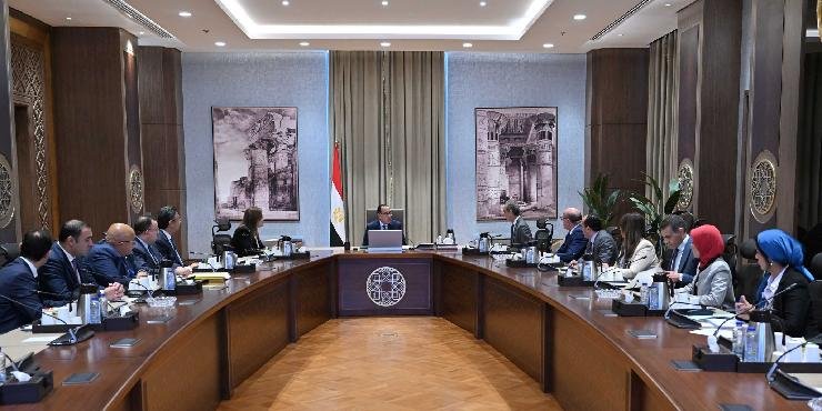 مجلس الوزراء يبحث فض التشابكات المالية بين "الاستثمار القومي" والبريد المصري