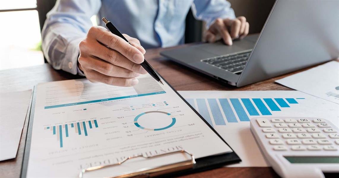 كيف يمكن استخدام الذكاء الاصطناعي لتحديد مصداقية قادة الشركات واختيار الاستثمارات بدقة؟