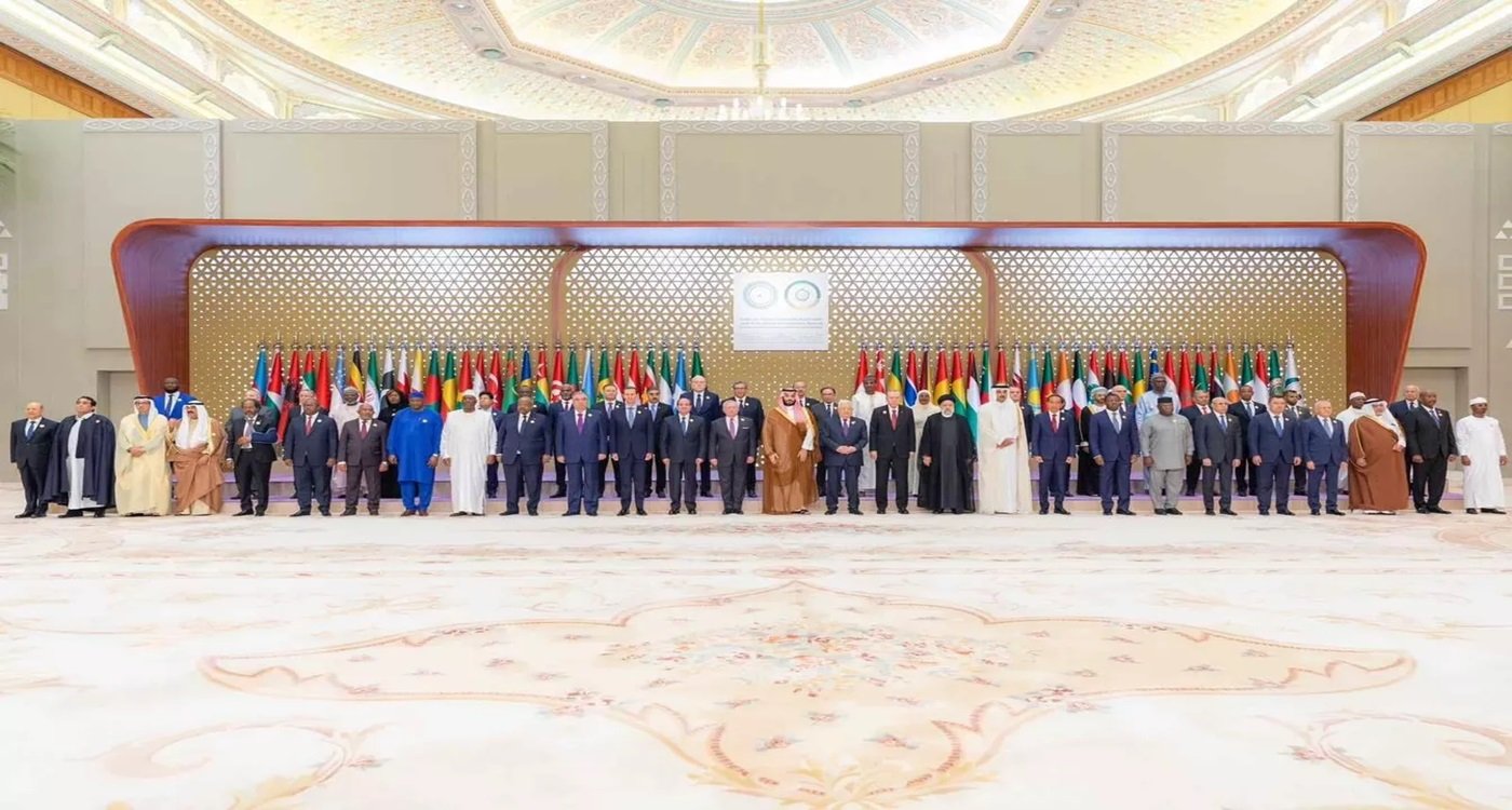 تضمن البيان الختامي للقمة العربية الإسلامية مطالبة بكسر الحصار على غزة، وضرورة فتح المعابر لإدخال قوافل المساعدات.